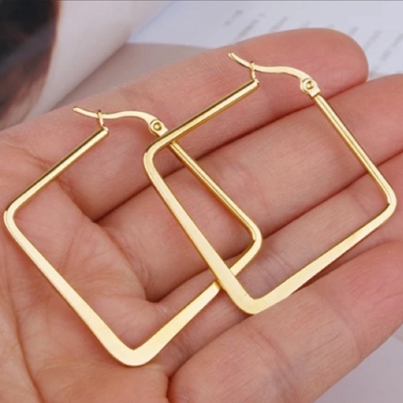 Jewelry - NEW 18K GOLD SQUARE HOOP EARRINGS